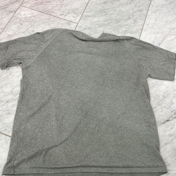 University of Dayton Vintage Under Armor Sz large Short Sleeve Shirt - Picture 2 of 2